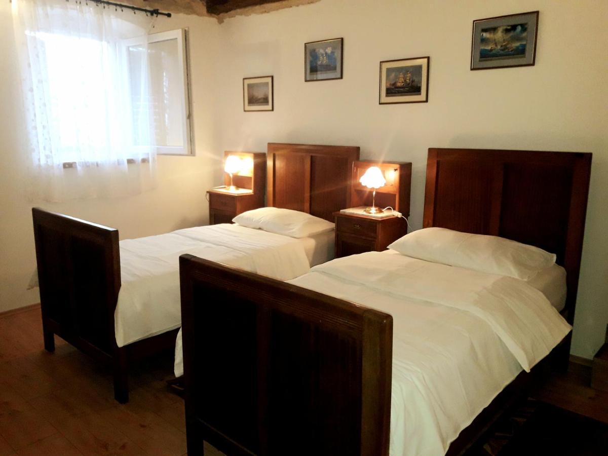 Casa Istriana Nona Pina Villa Kaštelir Exteriör bild