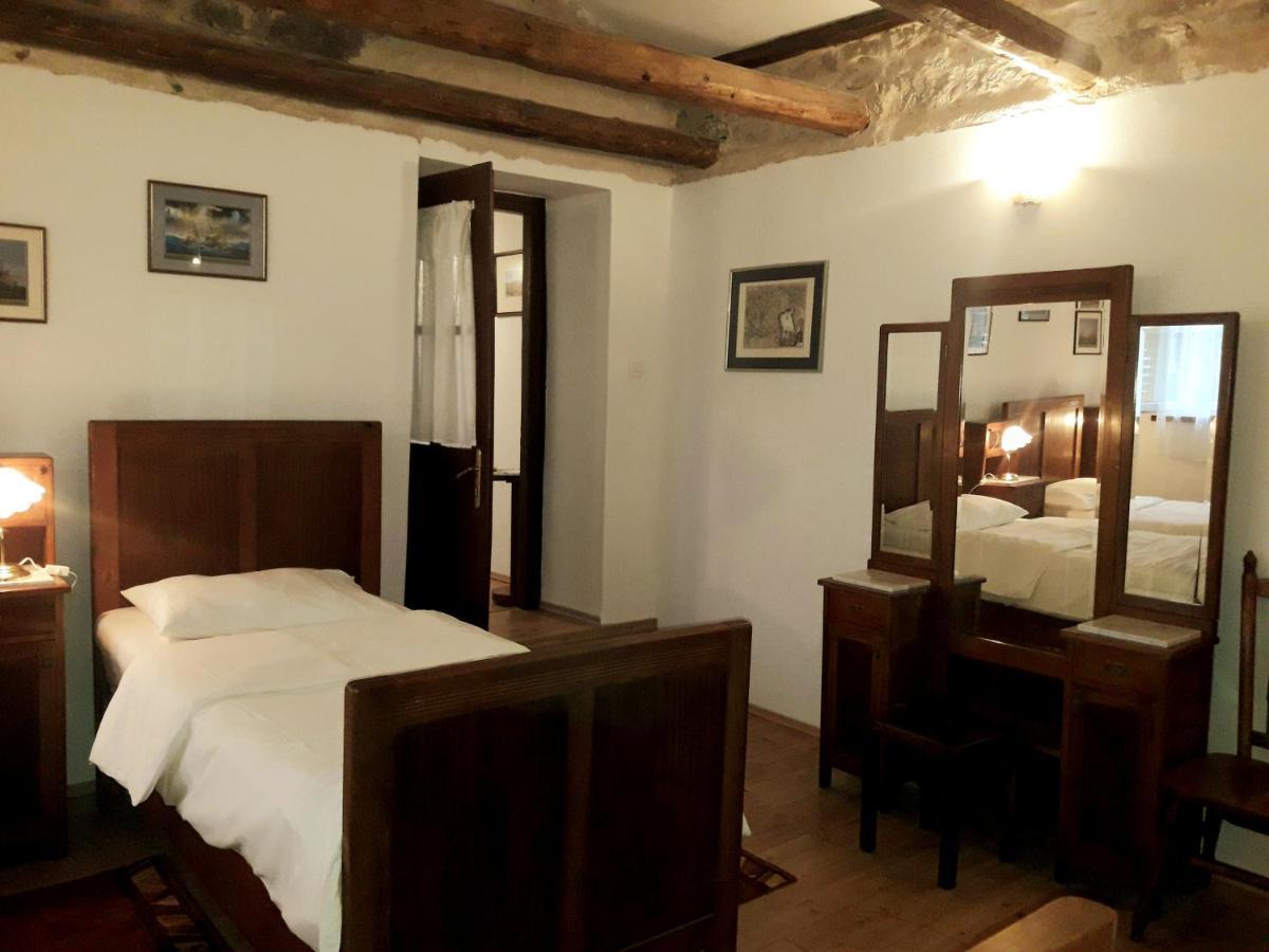 Casa Istriana Nona Pina Villa Kaštelir Exteriör bild