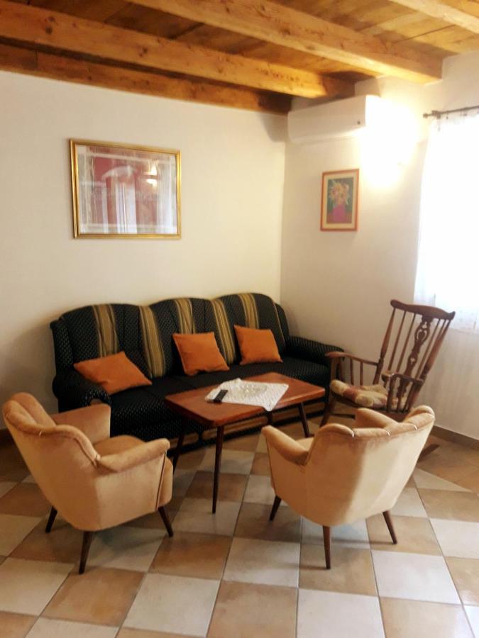 Casa Istriana Nona Pina Villa Kaštelir Exteriör bild