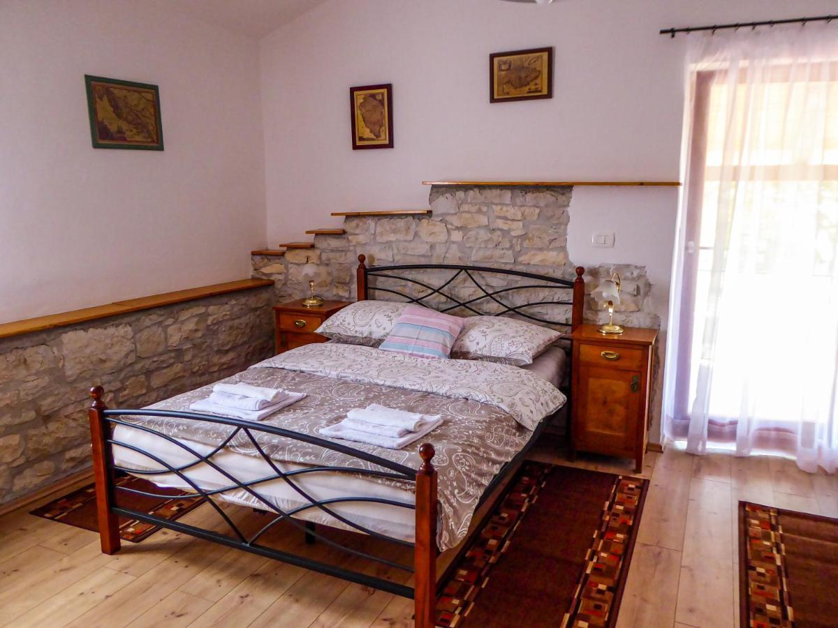 Casa Istriana Nona Pina Villa Kaštelir Exteriör bild