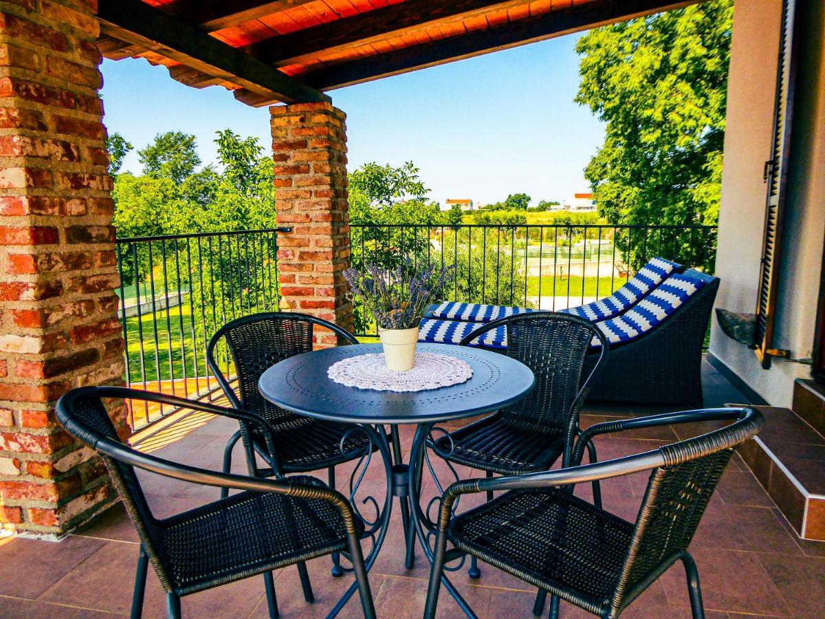 Casa Istriana Nona Pina Villa Kaštelir Exteriör bild